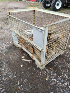2 kpl jämäköitä metallihäkkejä