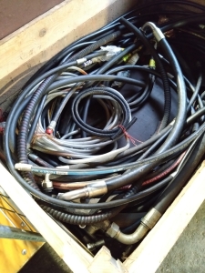 Hydrauliikkaletkuja+liittimiä+nippoja, kiinnikkeitä ynm.