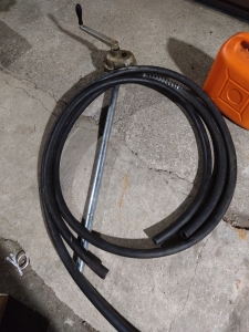 Tehokas käsipumppu polttoaineelle tai öljylle