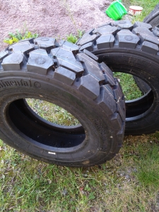 Uudet trukin renkaat 2 kpl, 225/75 R15